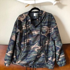Forever 21 Women’s Camo Anorak / size L